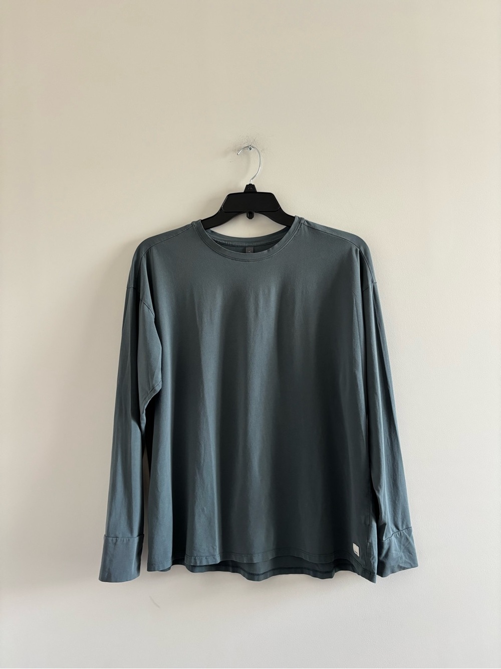 Vuori T-Shirt Long Sleeve Feather Tee Green Cotton Stretch Womens M Casual Gym